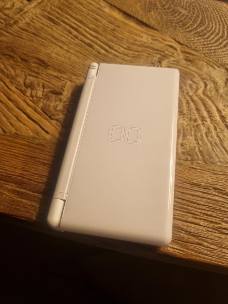 Nintendo DS met drie spellen en oplader, Ophalen, Met games, Wit, Zo goed als nieuw