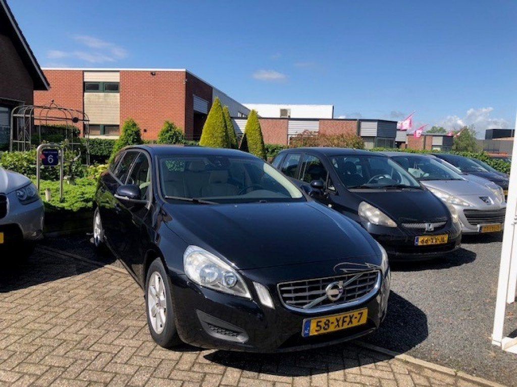 Volvo V60 1.6 T3 KINETIC, Voorwielaandrijving, Gebruikt, 4 cilinders, 150 pk