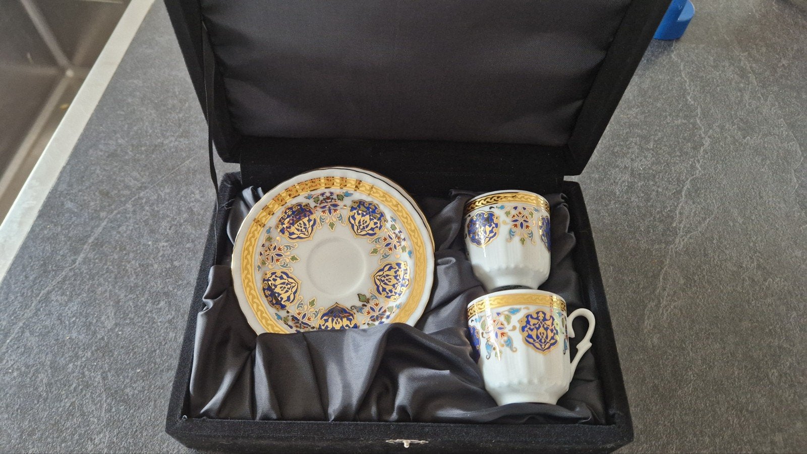 Turkse koffiekopjes set van Güral Porselein in fluwelen doos, Huis en Inrichting, Keuken | Servies, Ophalen of Verzenden