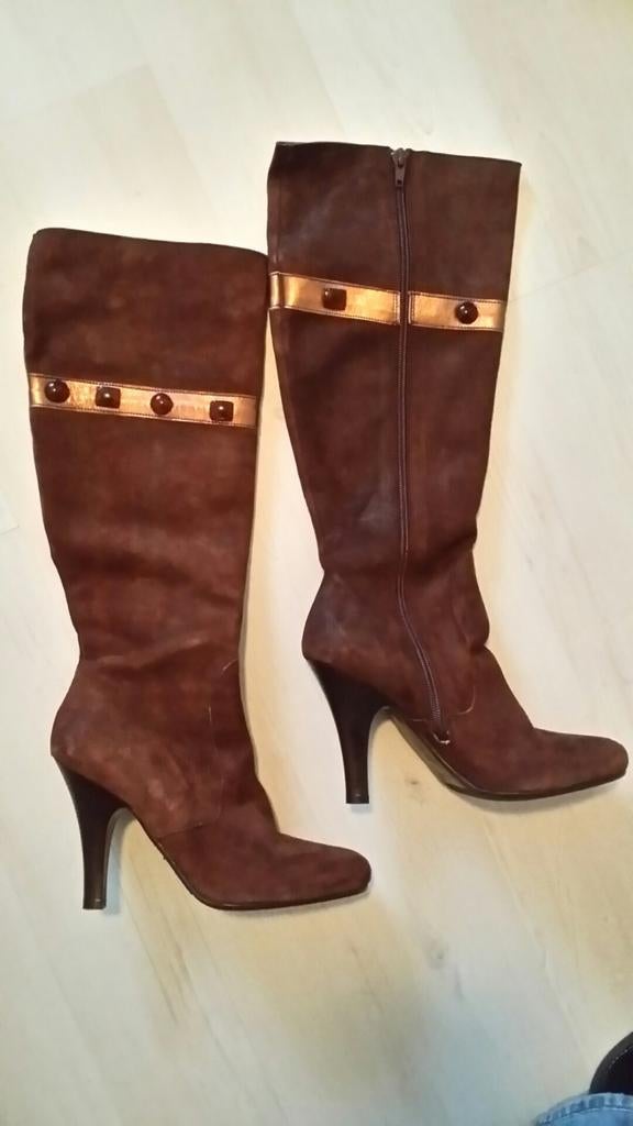 NIEUWE bruine suède laarzen DESI DERI maat 37,5, Kleding | Dames, Schoenen, Hoge laarzen, Bruin, Desi Deri, Nieuw