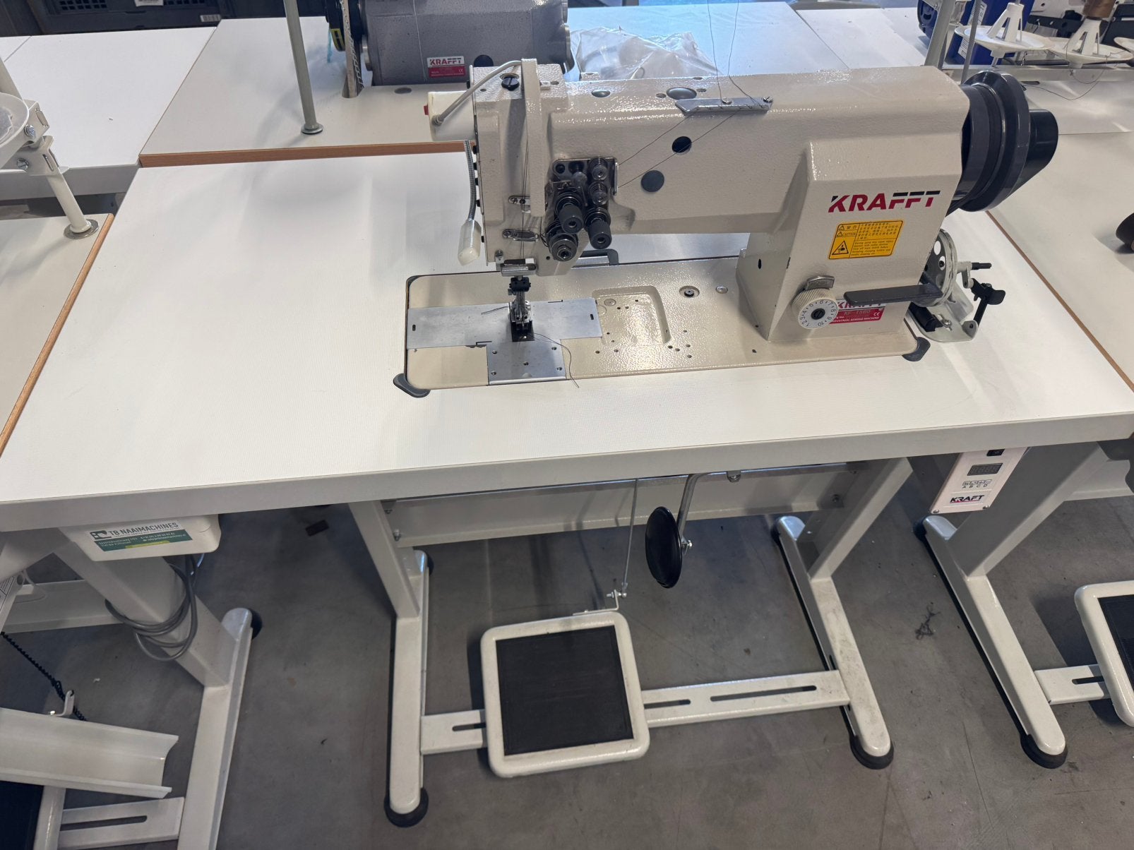 Industriele naaimachine 3voudig transport dubbel naald 8mm, Hobby en Vrije tijd, Naaimachines en Toebehoren, Overige merken, Kraft