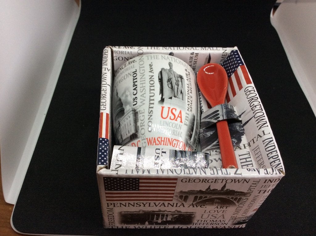Beker met lepeltje USA landmarks. Nieuw in kado verpakking, Nieuw, Overige stijlen, Aardewerk, Mok