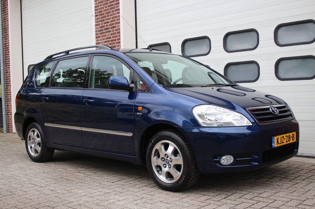 Toyota Avensis Verso 2.0i Linea Sol 6Persoons * Airco / 81.8, Auto's, Toyota, Voorwielaandrijving, 1998 cc, Stof, Gebruikt