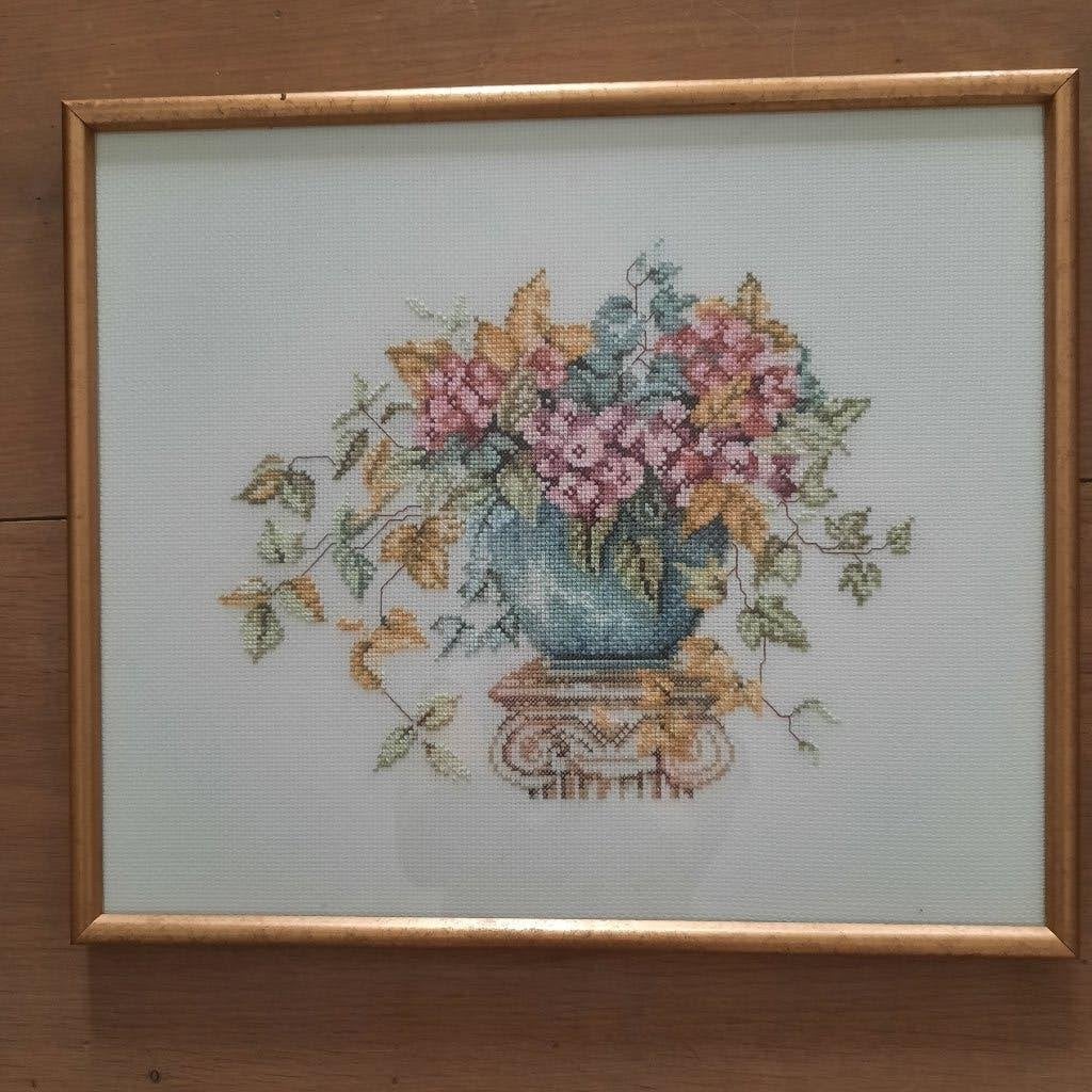Geborduurd schilderij bloemstuk in pot, Ophalen of Verzenden, Zo goed als nieuw, Handborduren, Overige typen