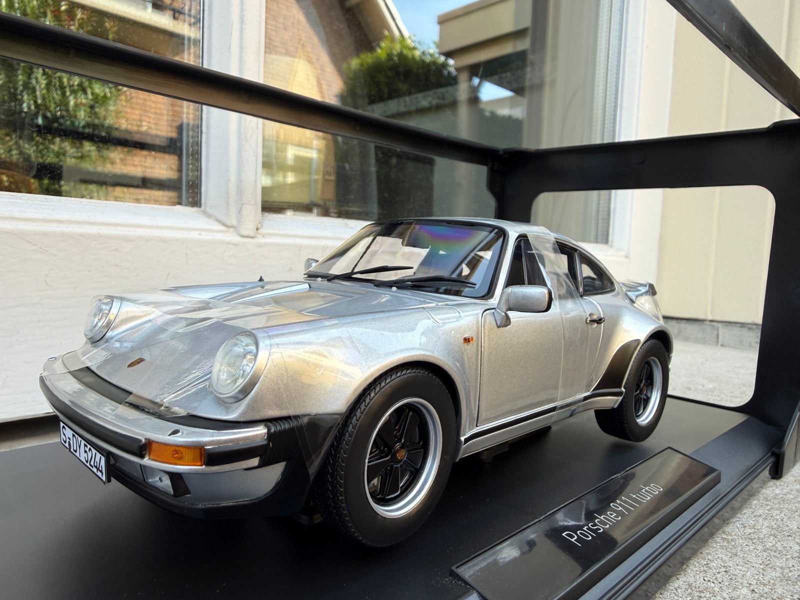 1:18 Porsche 911 930 Turbo 3.3 zilver 1977 Norev 187574, Auto, Norev, 70-72 Av. de Bohlen, Vaulx-en-Velin, 69120, France, Norev