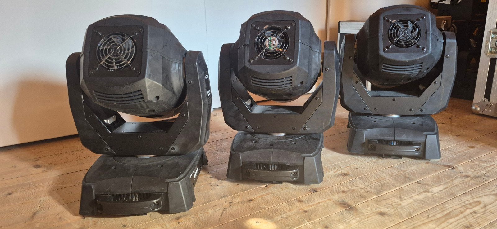 Foto 3 van Showtec Phantom Series Moving Heads (3 stuks)