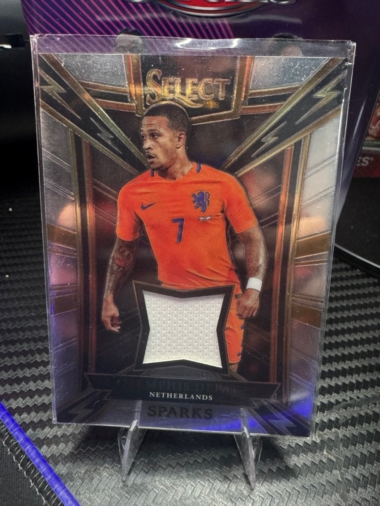 Memphis Depay Player-Worn Patch – Panini Select 2017-18, Hobby en Vrije tijd, Ophalen of Verzenden, Zo goed als nieuw, Plaatje