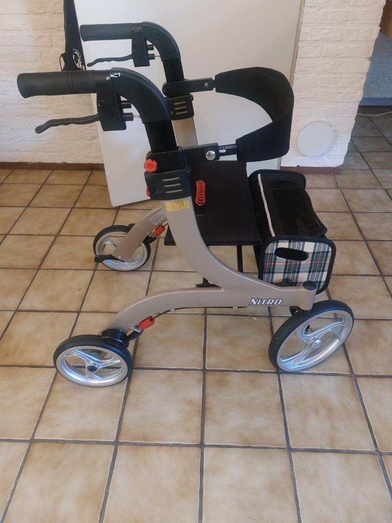 Rollator in goede staat, nog geen jaar oud, Diversen, Rollators, Ophalen of Verzenden, Opvouwbaar, Zo goed als nieuw