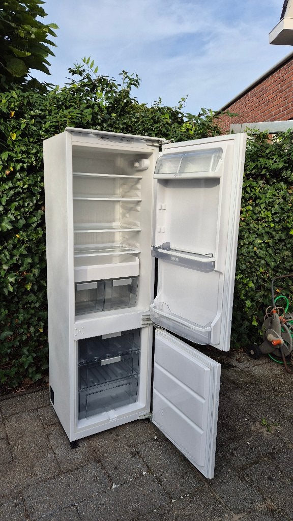 Koel/vriescombinatie Bauknecht KGIK 3100/1 A, Ophalen, Gebruikt, 200 liter of meer, Met aparte vriezer