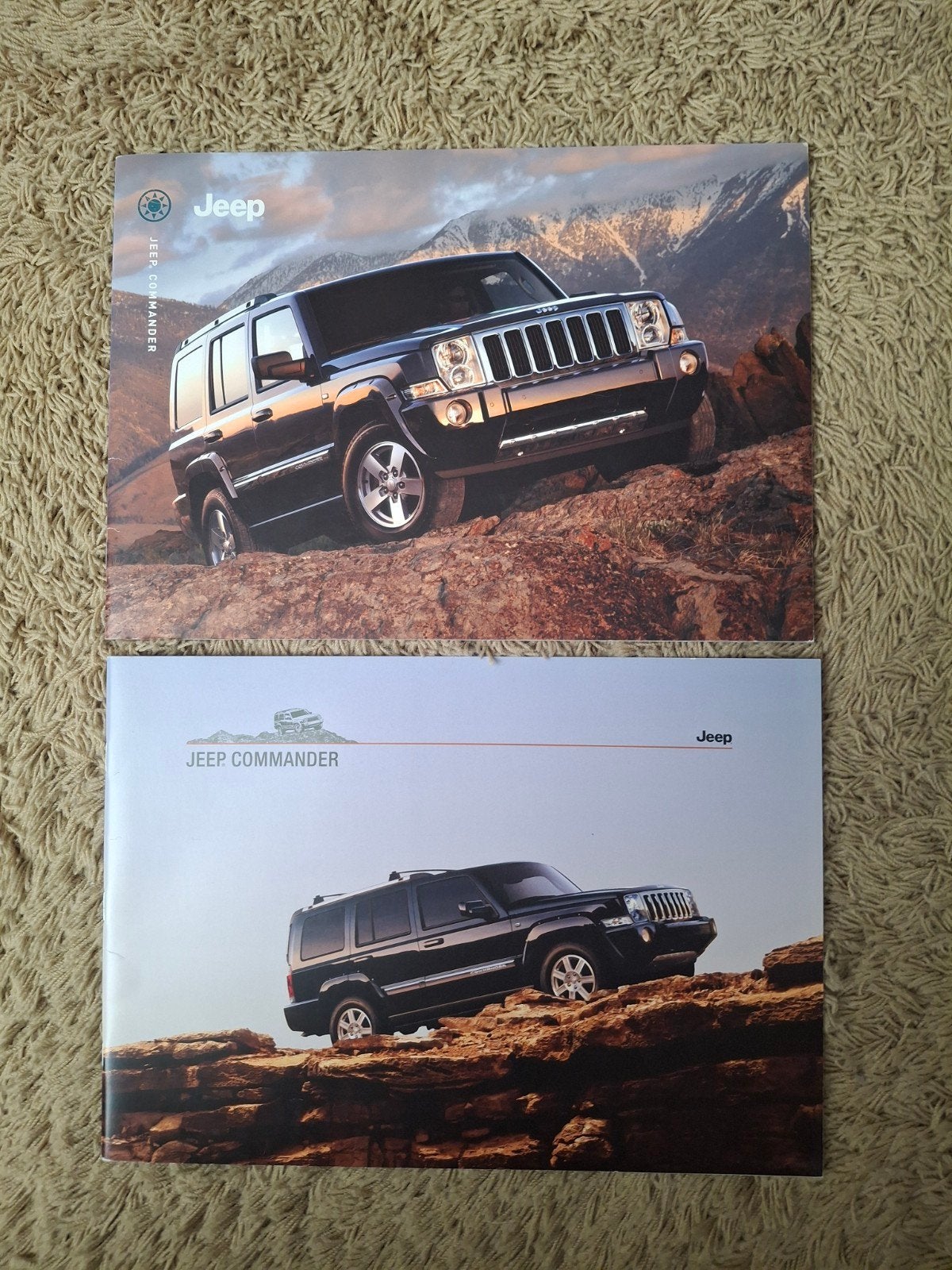 2x autofolder Jeep Commander, Verzenden, Overige merken