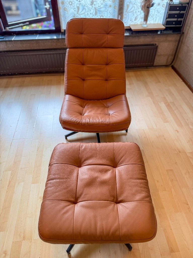 IKEA HAVBERG Swivel Armchair with Stool - Golden Brown, Huis en Inrichting, Fauteuils, Zo goed als nieuw, Leer, Metaal, 75 tot 100 cm
