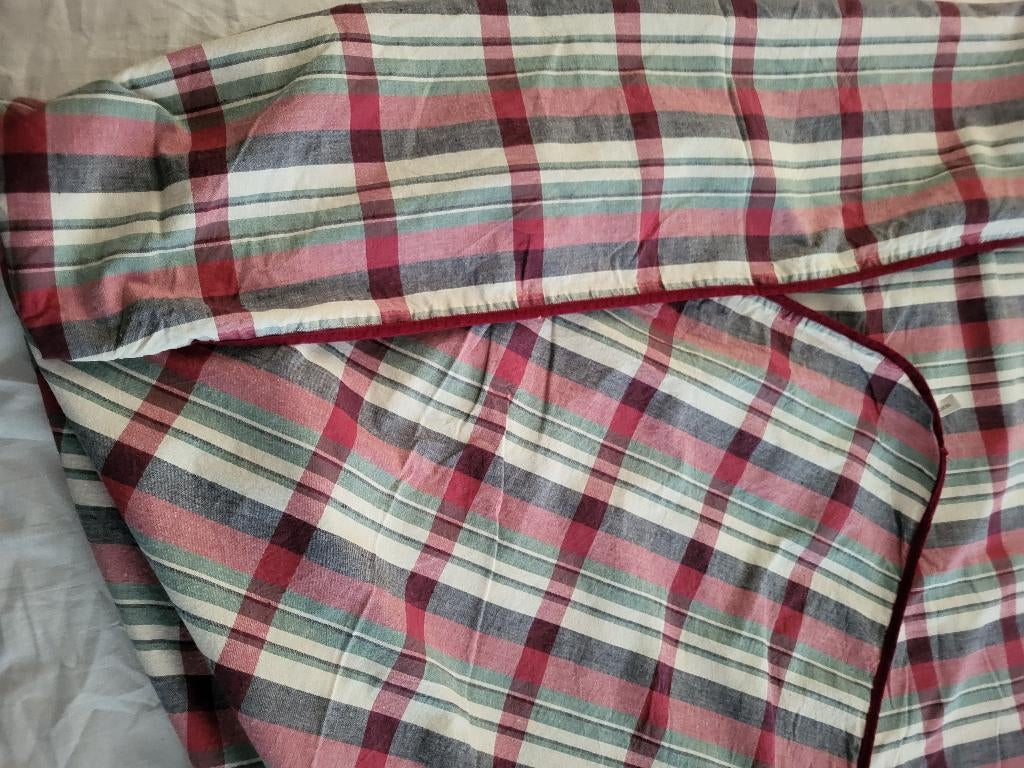 Plaid   a of deken.         Met bordeaux rode bies rondom., Ophalen of Verzenden, Zo goed als nieuw