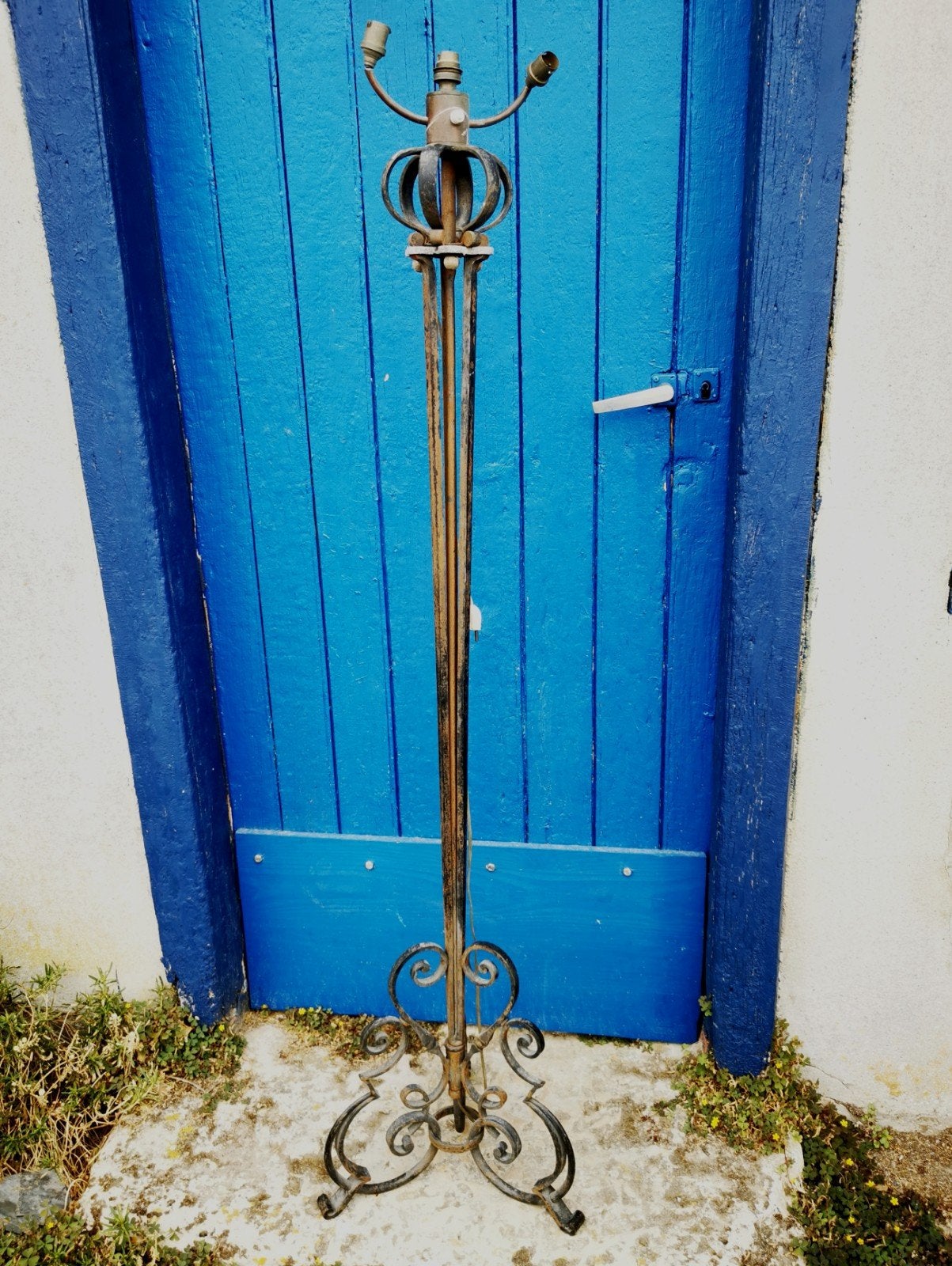 Brocante ijzeren lamp staand prachtige krul poot igst verfje, Ophalen