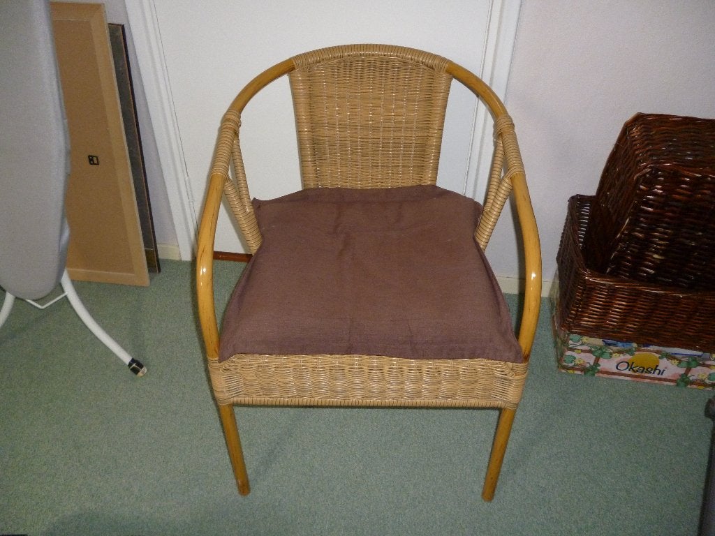 rieten stoel met kussen, Huis en Inrichting, Stoelen, Ophalen, Bruin, Eén