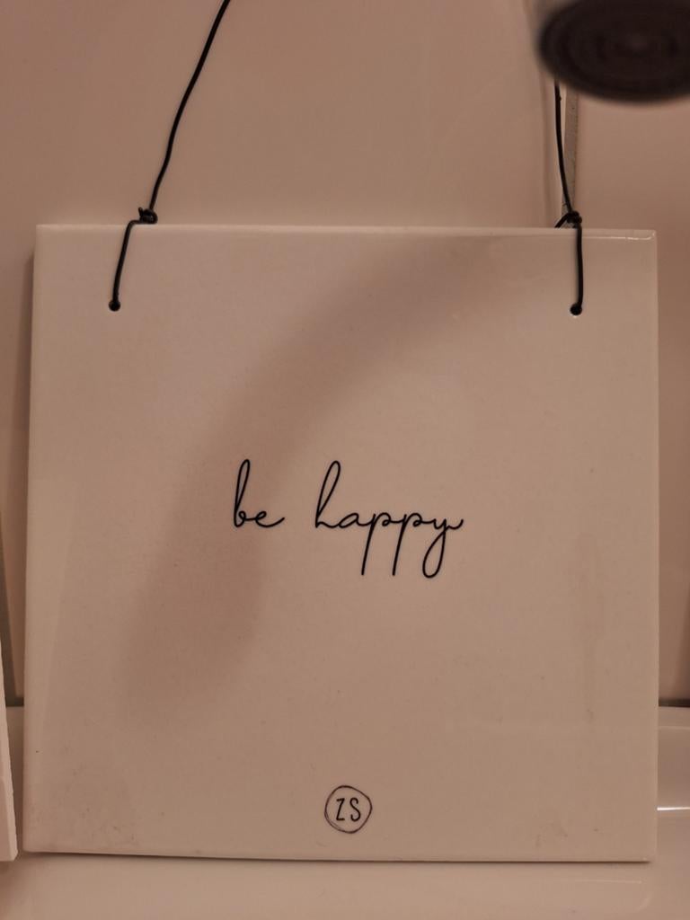 Zusss wandtegeltje 'be happy' decoratief, Ophalen, Gebruikt, Steen/keramiek, Wit