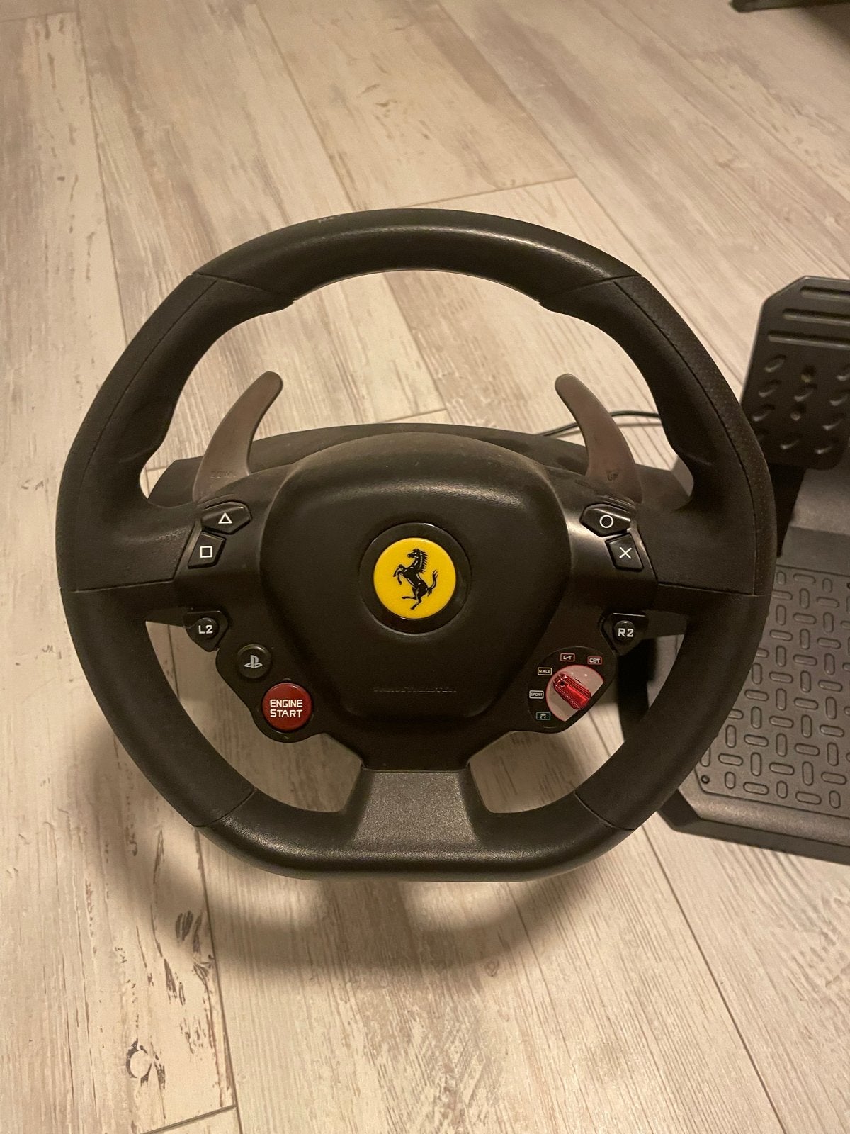 Thrustmaster T80 Ferrari 488 GTB racestuur met pedalen, Racestuur, Gebruikt, Thrustmaster, PlayStation