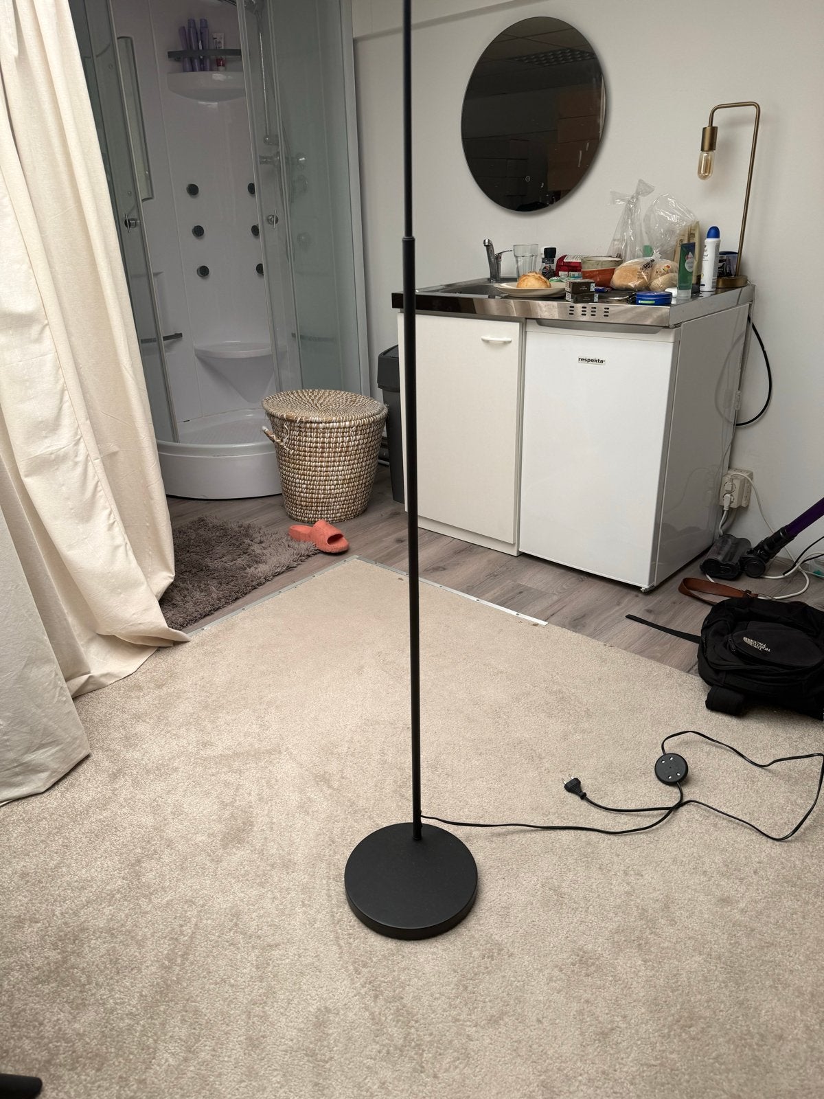 Moderne Zwarte Booglamp met Bolle Kap, Huis en Inrichting, Lampen | Vloerlampen, Ophalen, E27 (groot), Zo goed als nieuw, Metaal