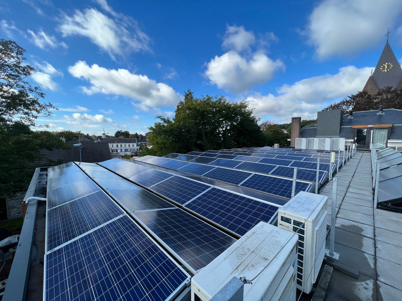 120 zonnepanelen 275 Wp met Solaredge omvormer, Ophalen, Gebruikt, Compleet systeem, 200 wattpiek of meer
