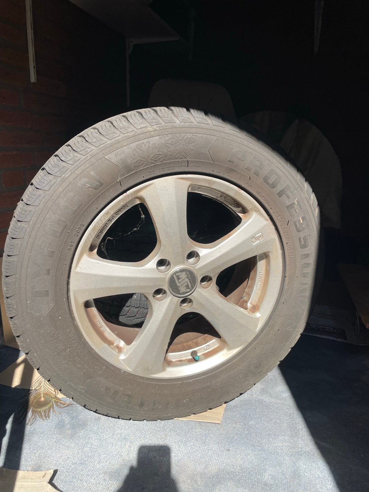 Set van 4 winterbanden met velgen - 235/65R17, Ophalen, Gebruikt, Banden en Velgen, 17 inch