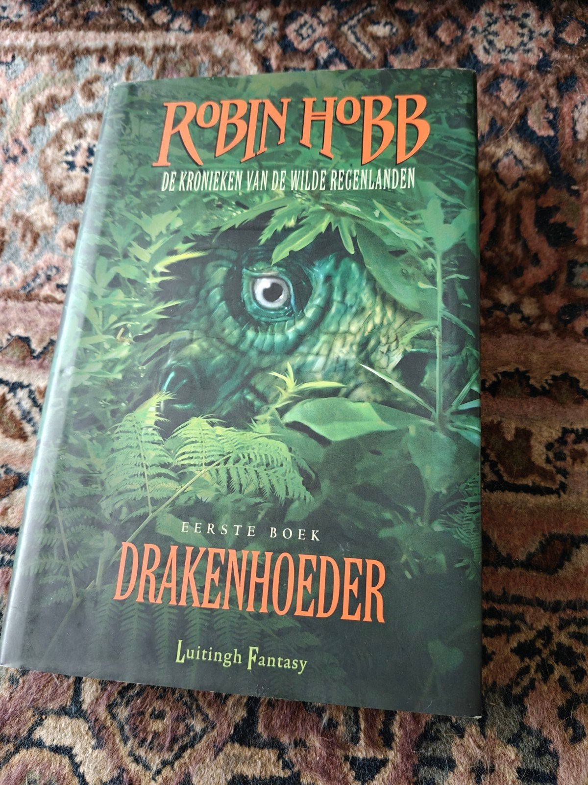 Drakenhoeder, deel 1 Wilde Regenlanden door Robin Hobb, Boeken, Ophalen of Verzenden, Gelezen