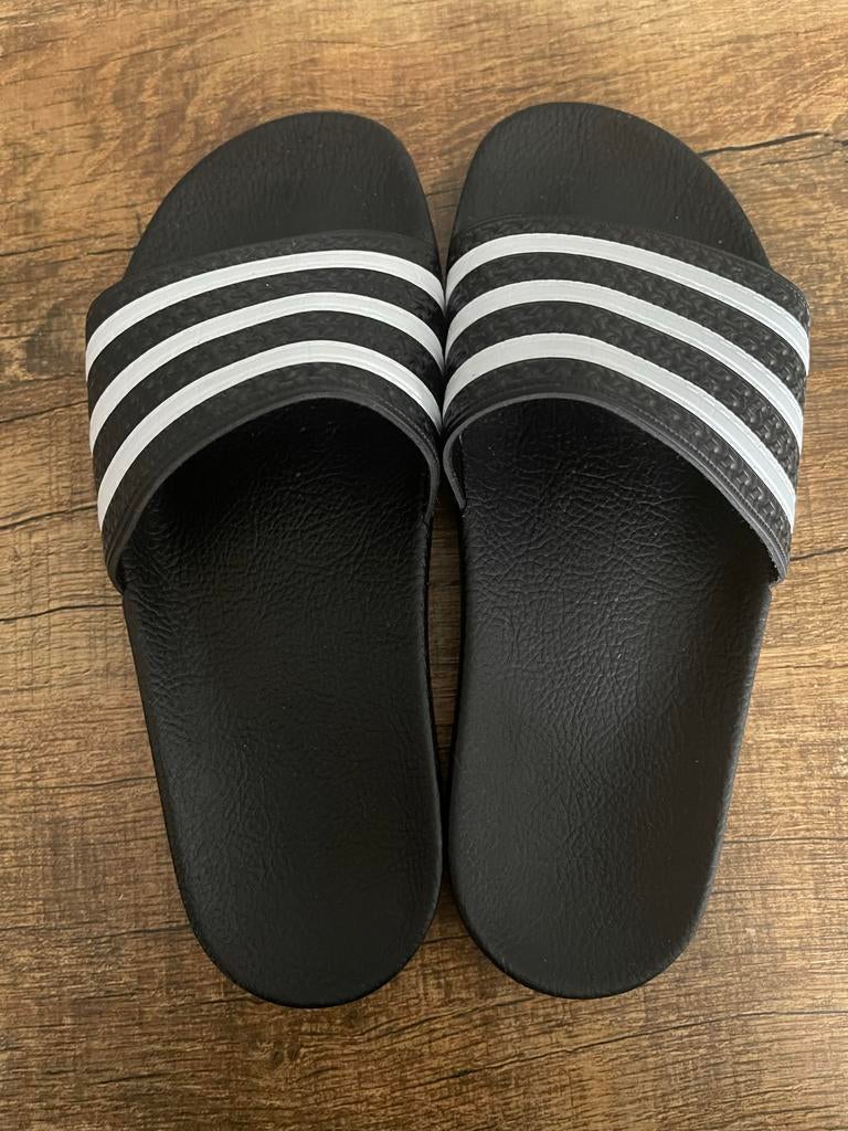 Adidas Adilette slippers maat 40,5 nieuw (7), Kleding | Dames, Schoenen, Nieuw, Slippers, Zwart, Ophalen of Verzenden