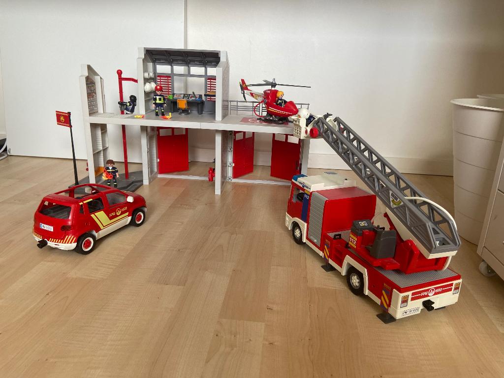 playmobil brandweerkazerne en auto's 9462 5364 en 4512, Kinderen en Baby's, Speelgoed | Playmobil, Ophalen of Verzenden, Gebruikt
