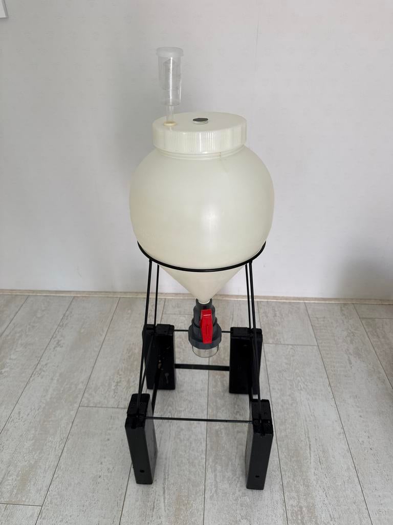 Fast Fermenter met kraan en waterslot. Bier brouwen, Ophalen, Gebruikt