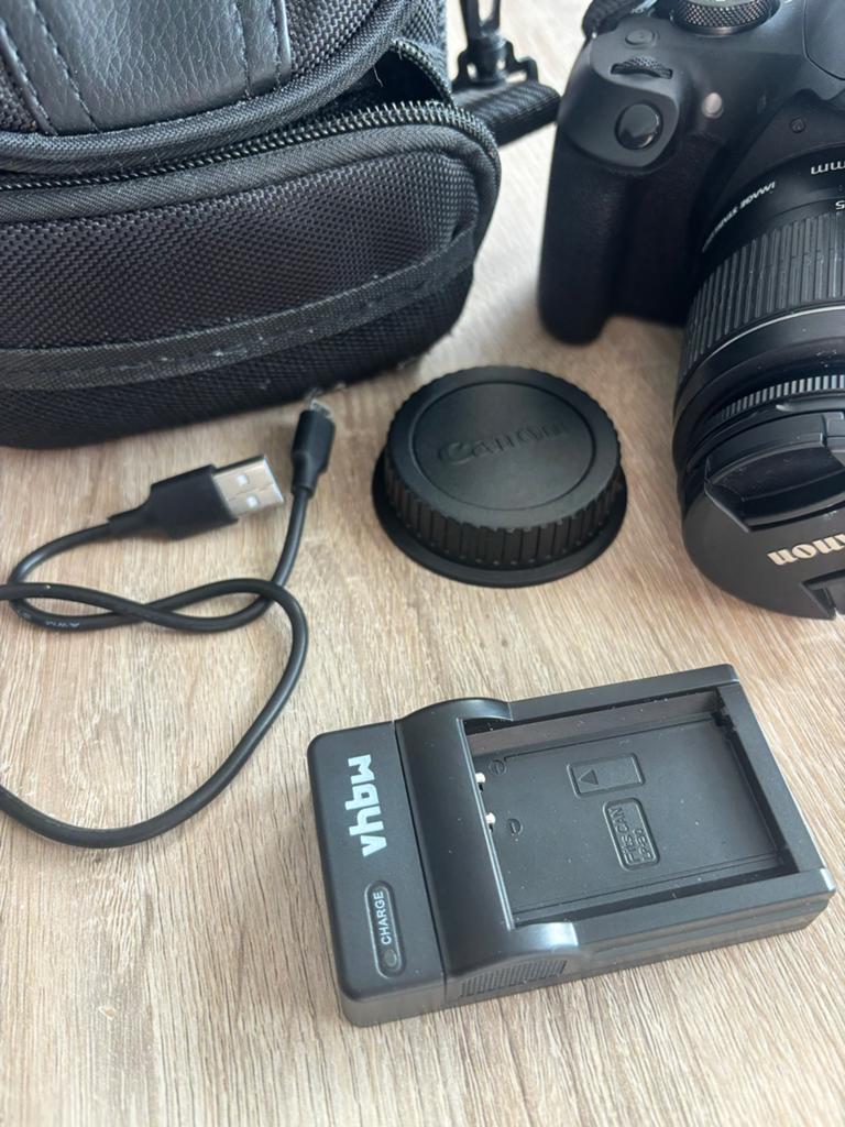 Canon EOS 2000D Spiegelreflexcamera met accessoires, Ophalen, Spiegelreflex, Canon, Zo goed als nieuw