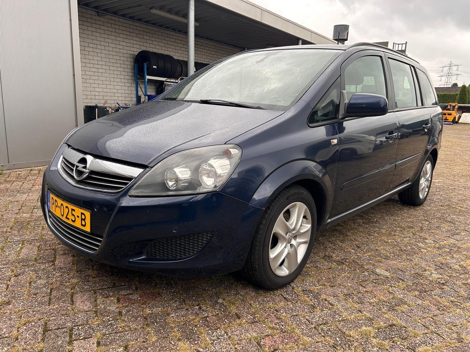 Opel Zafira 1.7 CDTi 111 years Edition | HANDEL/EXPORT MEENE, Auto's, Voorwielaandrijving, Euro 5, Gebruikt, Zwart