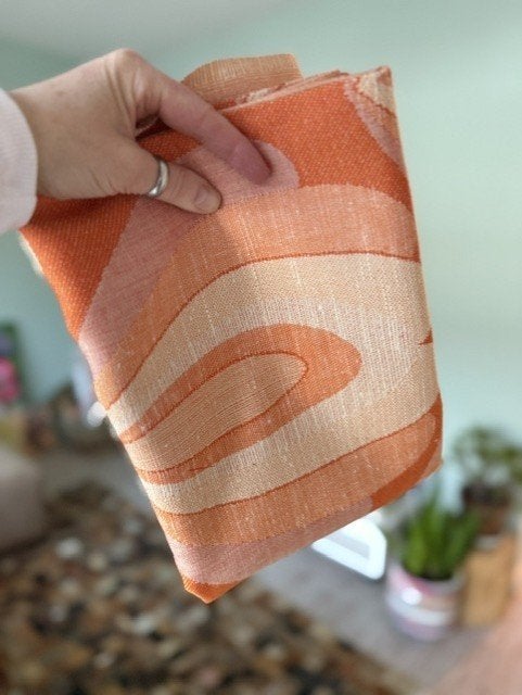 Stof oranje beige retro vintage figuren, 120 cm of meer, Nieuw, Oranje, Ophalen of Verzenden