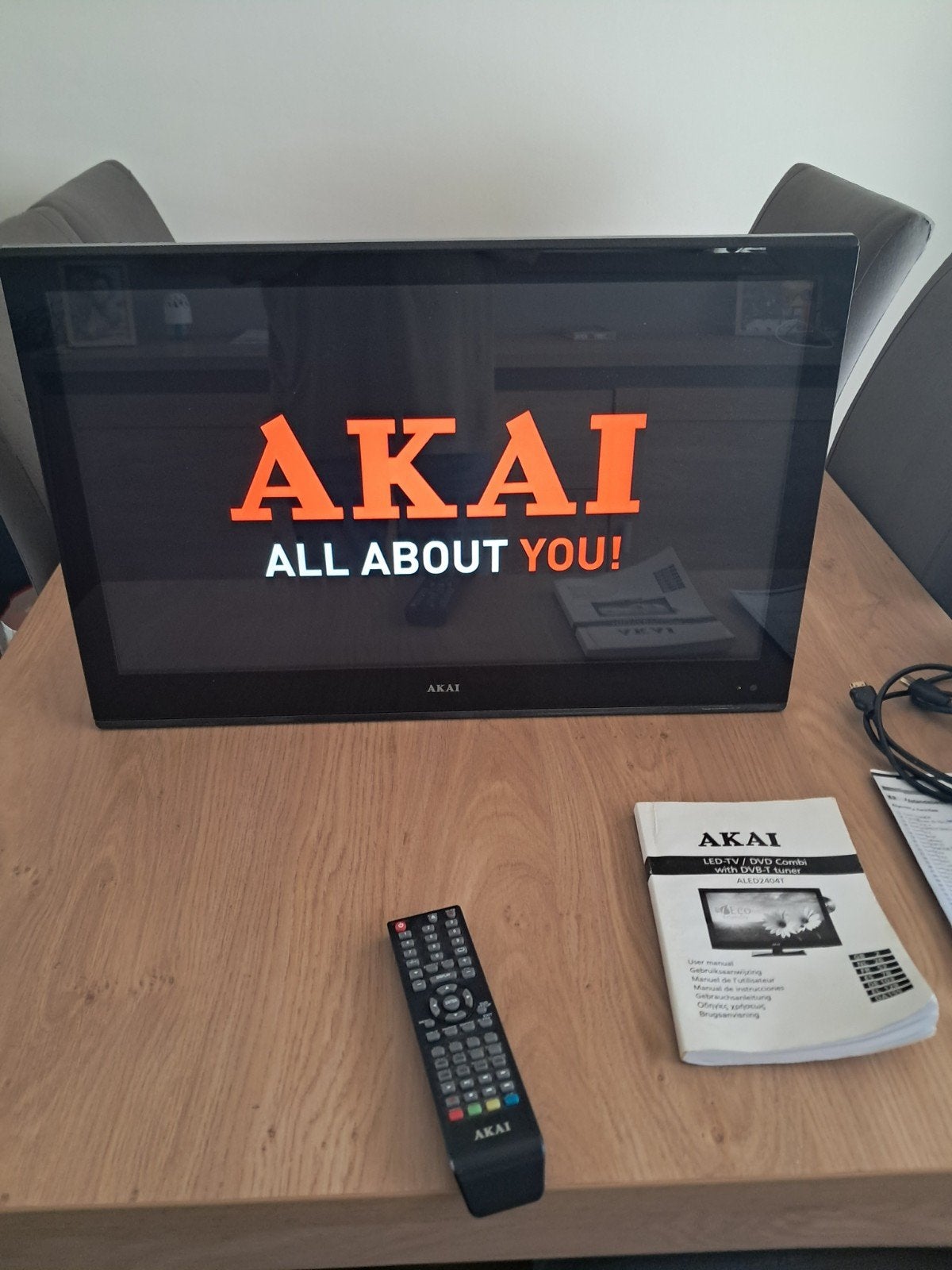 Akai 24 "  ALED2404T LED TV/DVD Combi met DVB-T tuner, 50 Hz, HD Ready (720p), 60 tot 80 cm, Ophalen