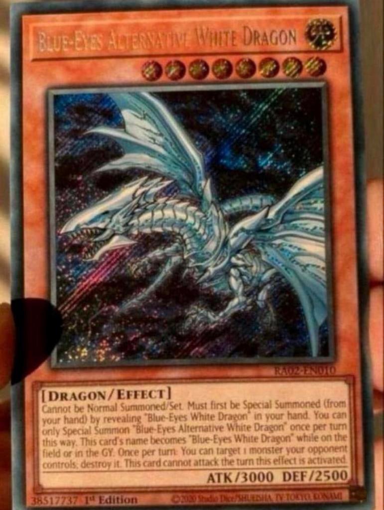 Yu-Gi-Oh! Blue Eyes Alternative White Dragon RA02 1st !, Hobby en Vrije tijd, Verzamelkaartspellen | Yu-gi-Oh!, Ophalen of Verzenden