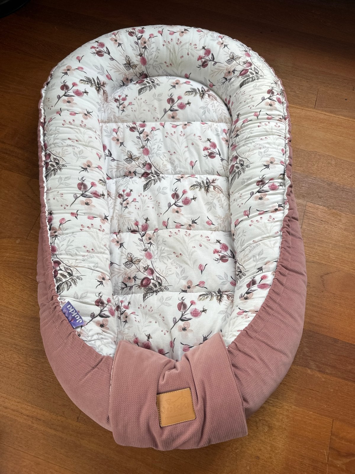 Jukki babynestje met bloemenprint - Zo goed als nieuw, Ophalen, Zo goed als nieuw
