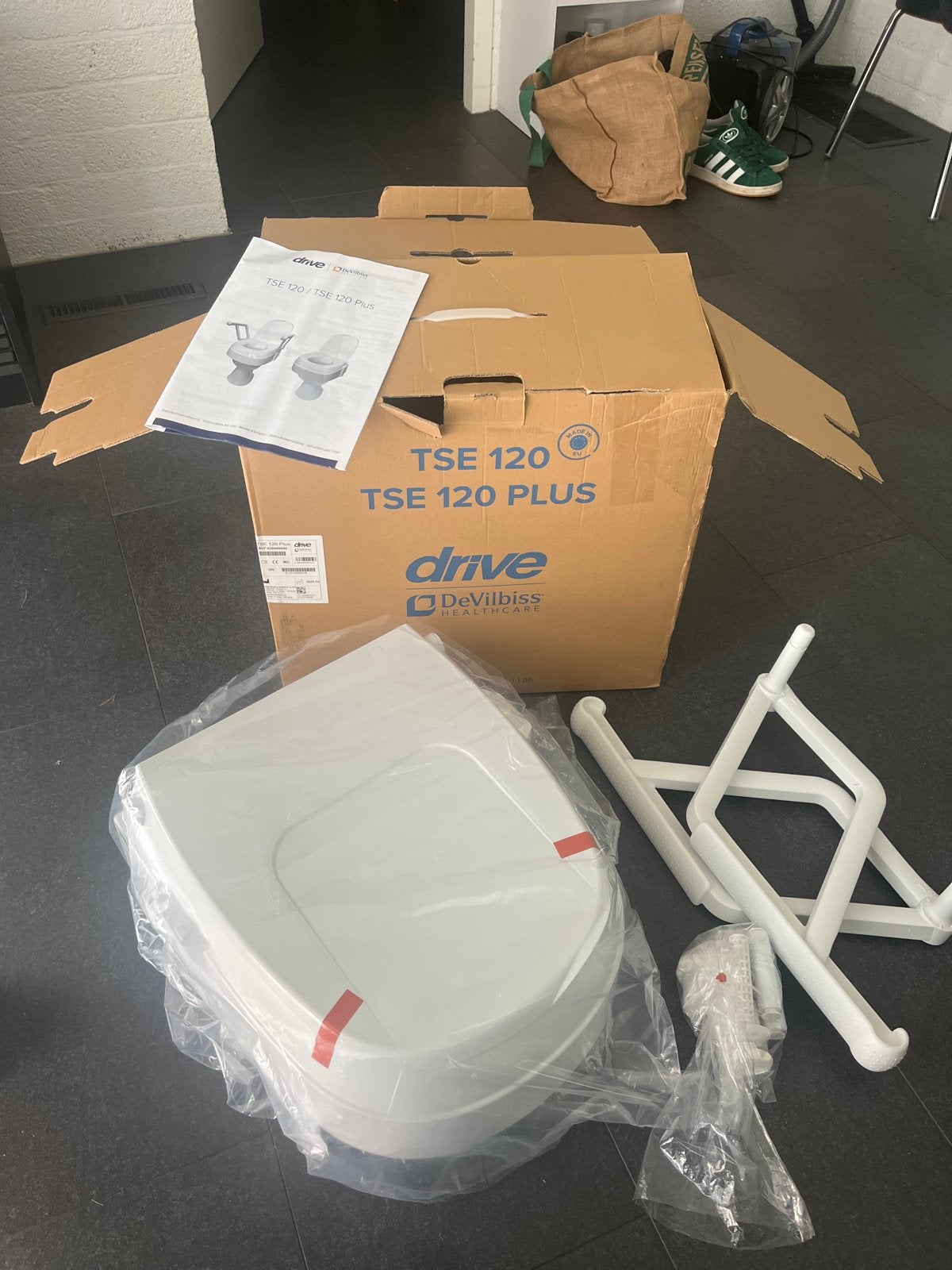 Toilet / wc verhoger met arm  leuningen, Ophalen of Verzenden, Nieuw