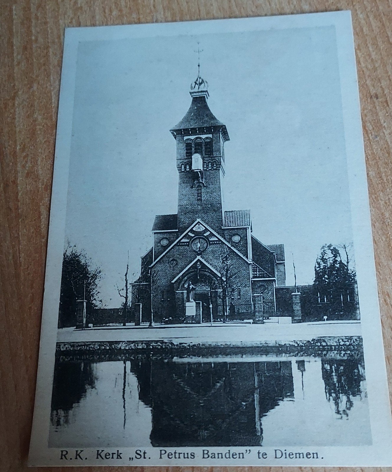 de R.K. Kerk „St. Petrus Banden” te Diemen., Ophalen of Verzenden, Voor 1920, Gelopen, Noord-Holland