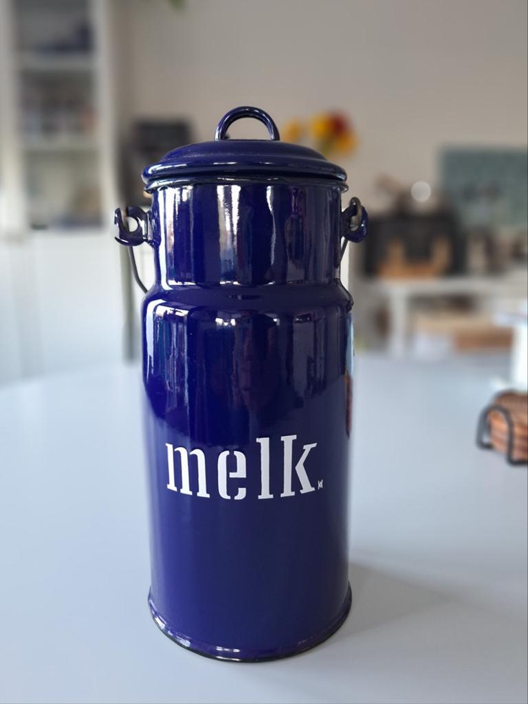 Verzamelbaar emaille melkblik met deksel - 2 liter, Ophalen of Verzenden, Overige materialen