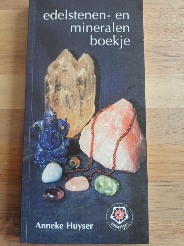 Anneke Huyser - Edelstenen- en mineralen boekje, Boeken, Anneke Huyser, Astrologie, Ophalen of Verzenden, Zo goed als nieuw
