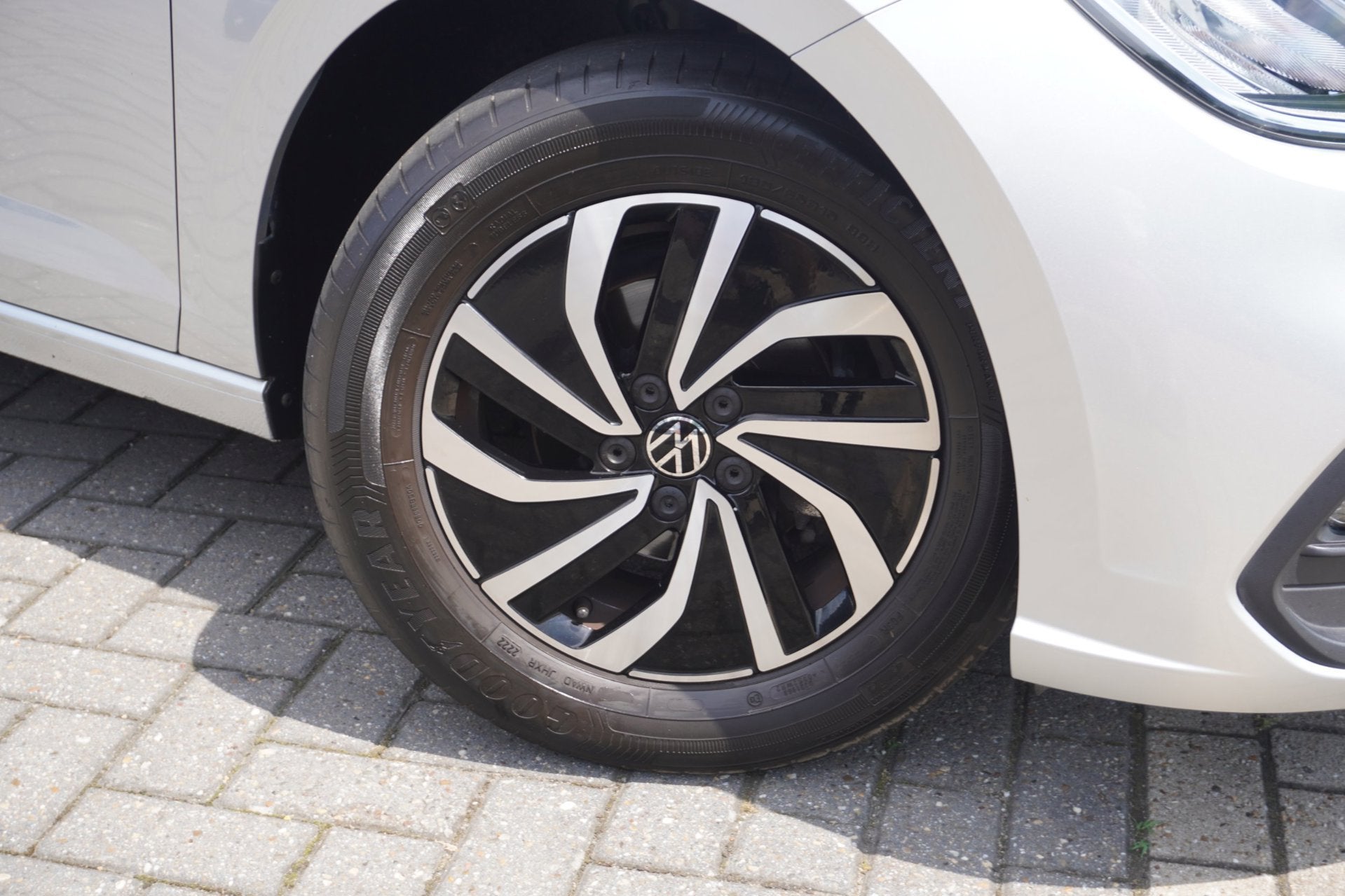 Volkswagen POLO 1.0 TSI Business / Cruise control / Carplay, Voorwielaandrijving, Stof, Gebruikt, 1072 kg