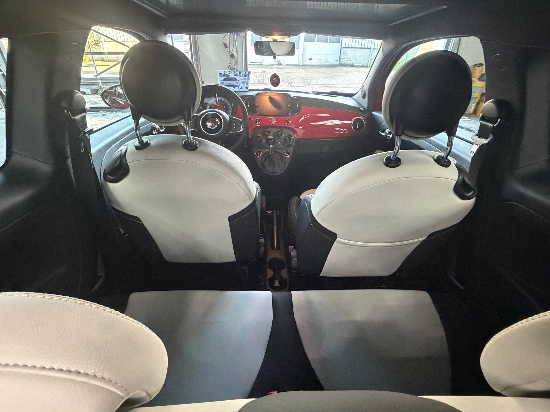 Foto 12 van Fiat 500 1.0 Hybrid Dolcevita
