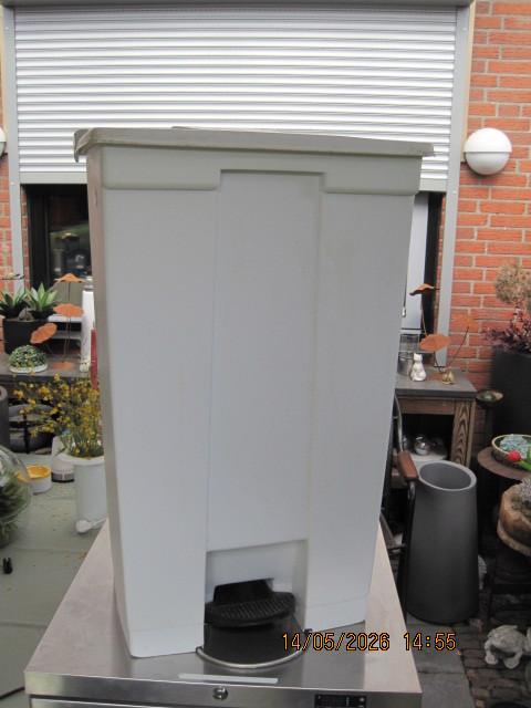 rubbermaid vuilnisbak horeca 50/40/82 cm (390), Ophalen, Kunststof, Gebruikt, Met pedaal