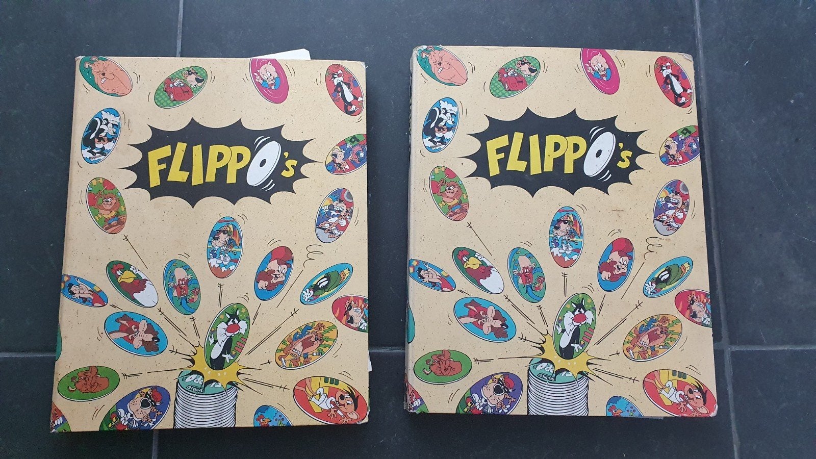 Twee mappen vol met flippo's, Verzamelen, Flippo's, Losse flippo's, Met verzamelmap(pen), Ophalen of Verzenden