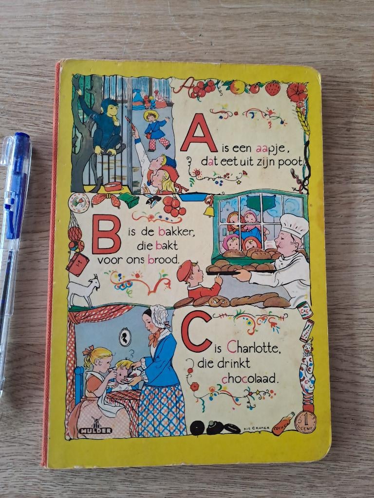 A IS EEN AAPJE DAT EET UIT ZIJN POOT. KARTON., Boeken, Gelezen, Fictie algemeen, Jongen of Meisje, Ophalen of Verzenden