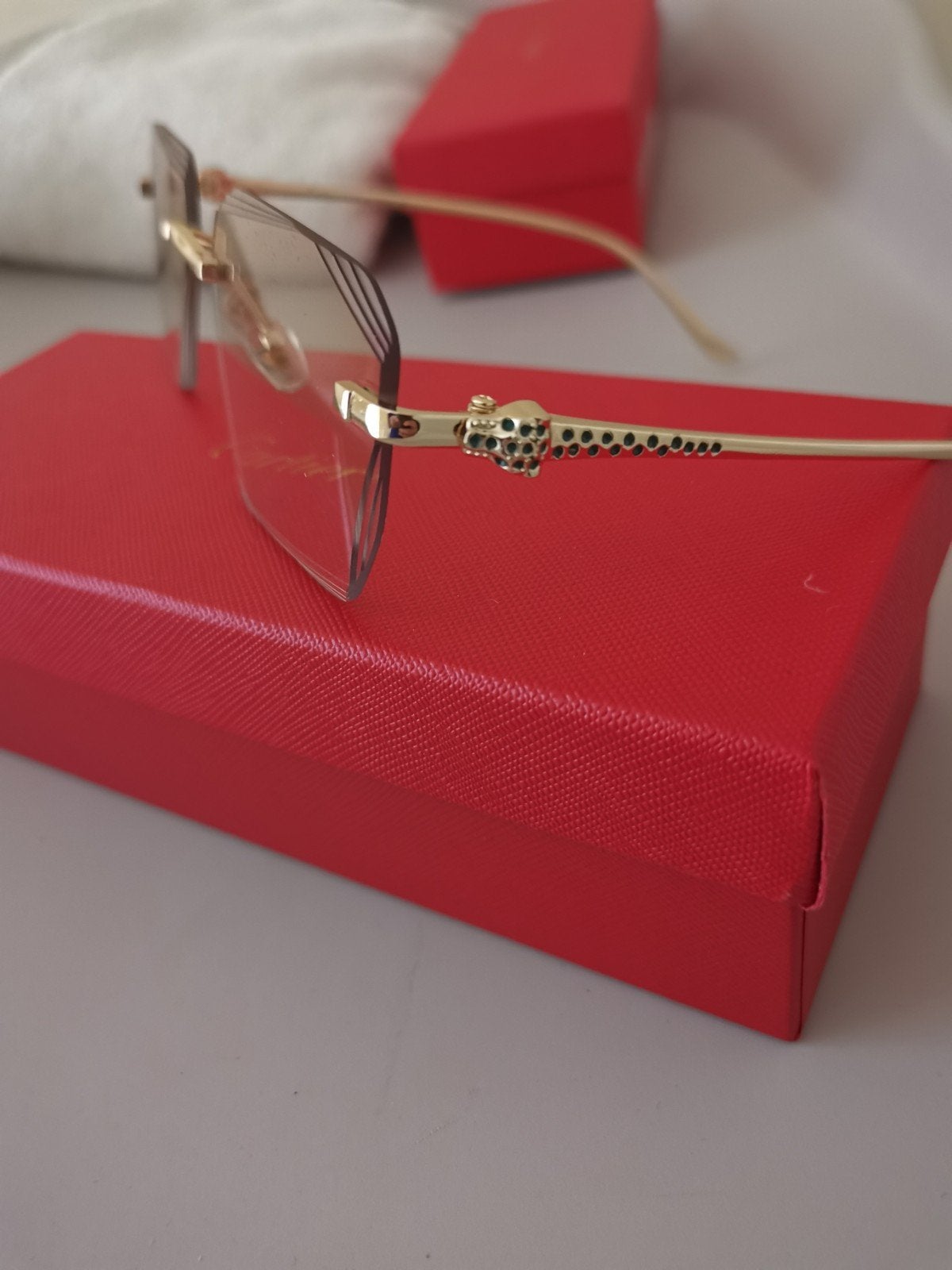 Nieuwe Cartier zonnebril met gouden montuur - 4 VOOR 100, Overige merken, Zonnebril, Bruin, Nieuw