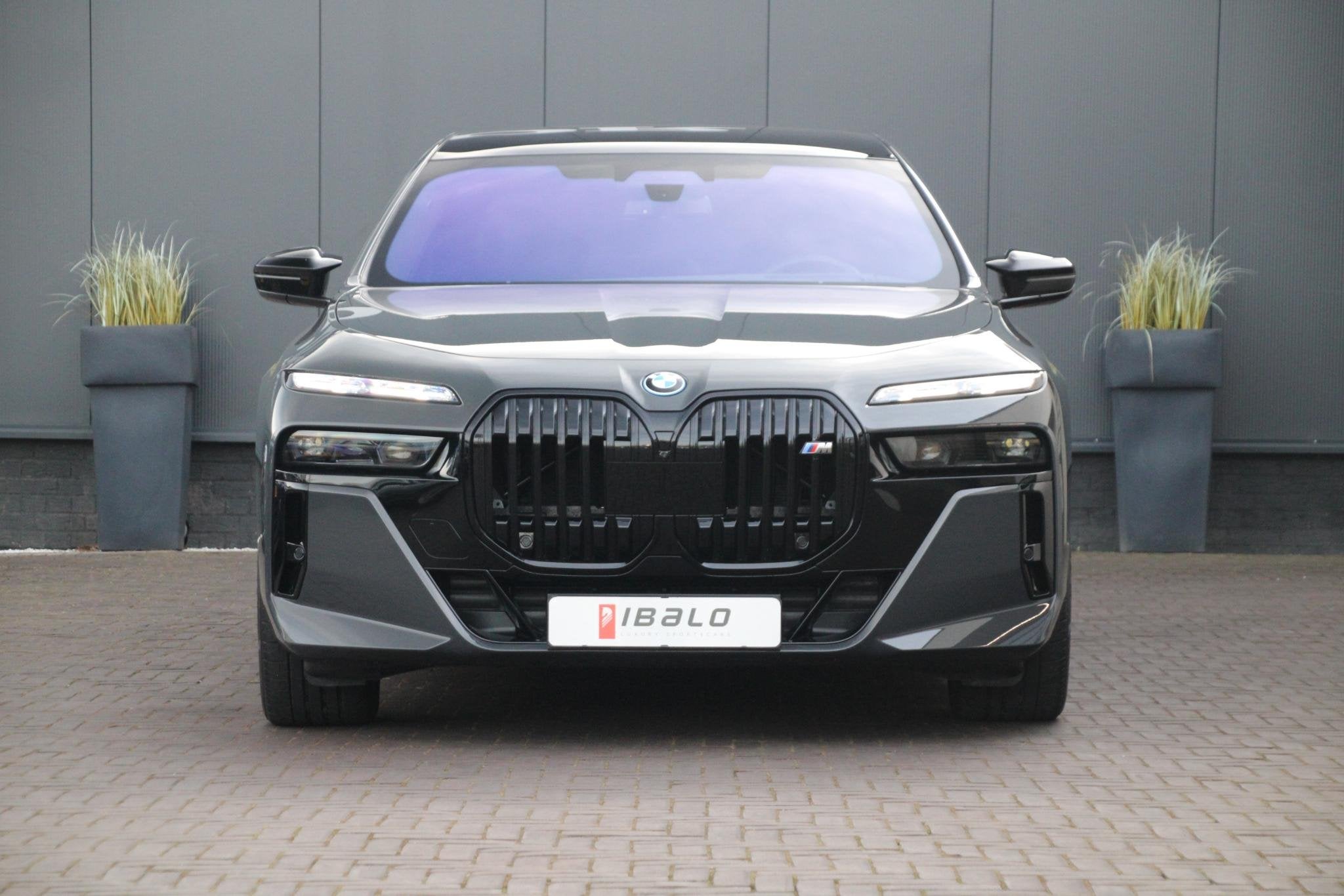 BMW 7-serie M760e xDrive M-Sport Pro | Auto Doors | BTW |, Automaat, Gebruikt, 2000 kg, 180 min