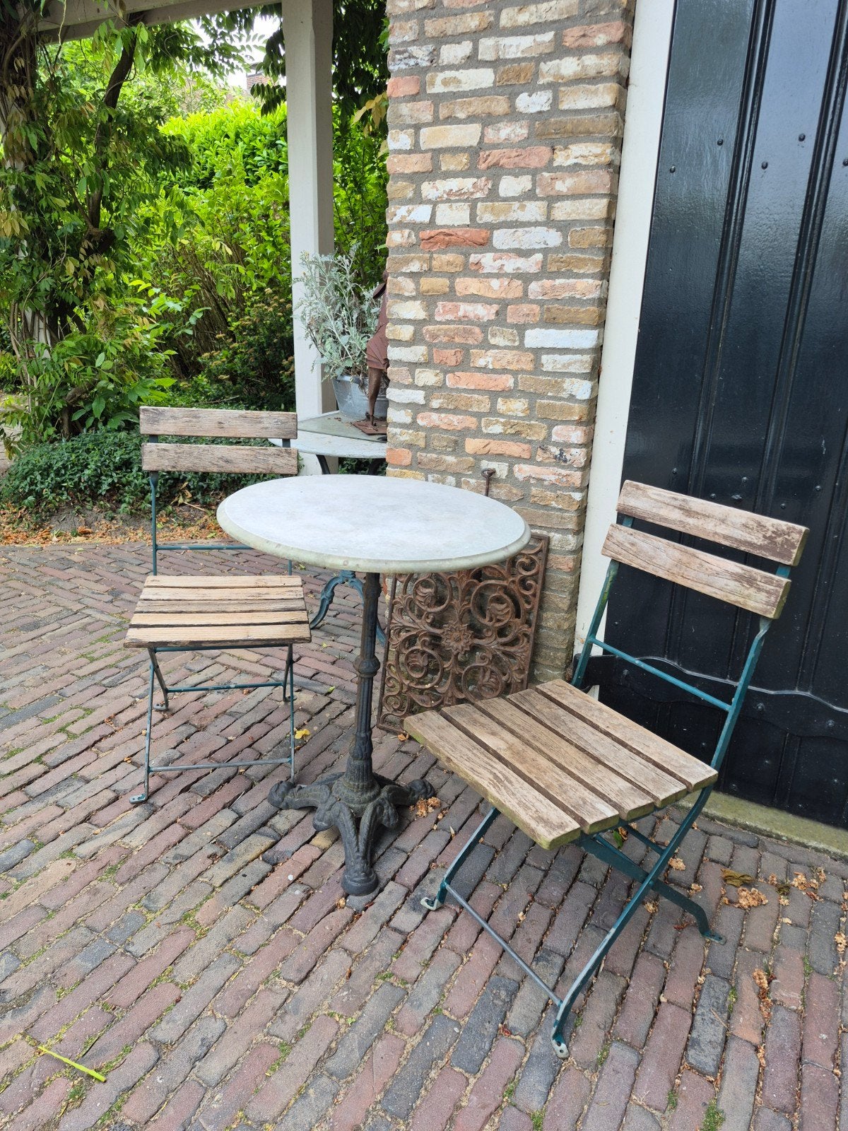 Frans Bistroset, marmer gietijzer 2 oude stevige klapstoelen, Ophalen
