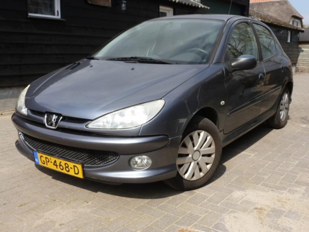 Peugeot 206 1.4 i airco,5 drs,rijdt prima, 31 €/maand, 4 cilinders, Bedrijf, 75 pk