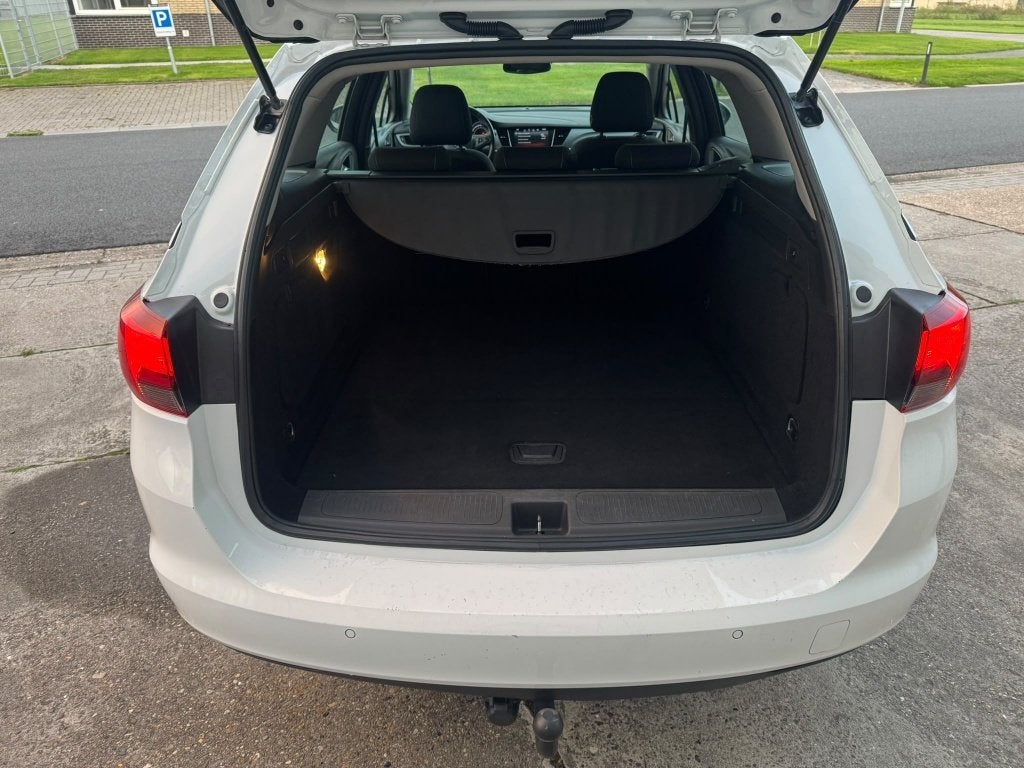 Foto 15 van Opel Astra 1.0 Turbo  Sports Tourer 2017 Wit Airco| trekhaak