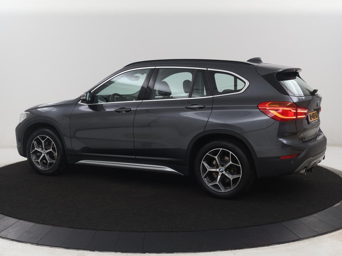 BMW X1 xDrive20i High Executive | Trekhaak | LED | Stoelverw, 1998 cc, Gebruikt, Euro 6, 2000 kg