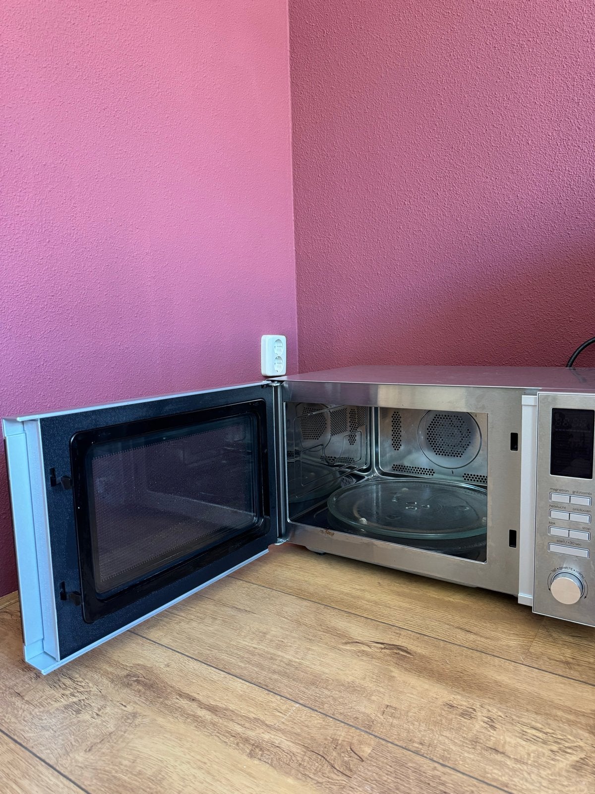 Inventum Combimagnetron, Witgoed en Apparatuur, Magnetrons, Ophalen, Combimagnetron, Grill, Zo goed als nieuw