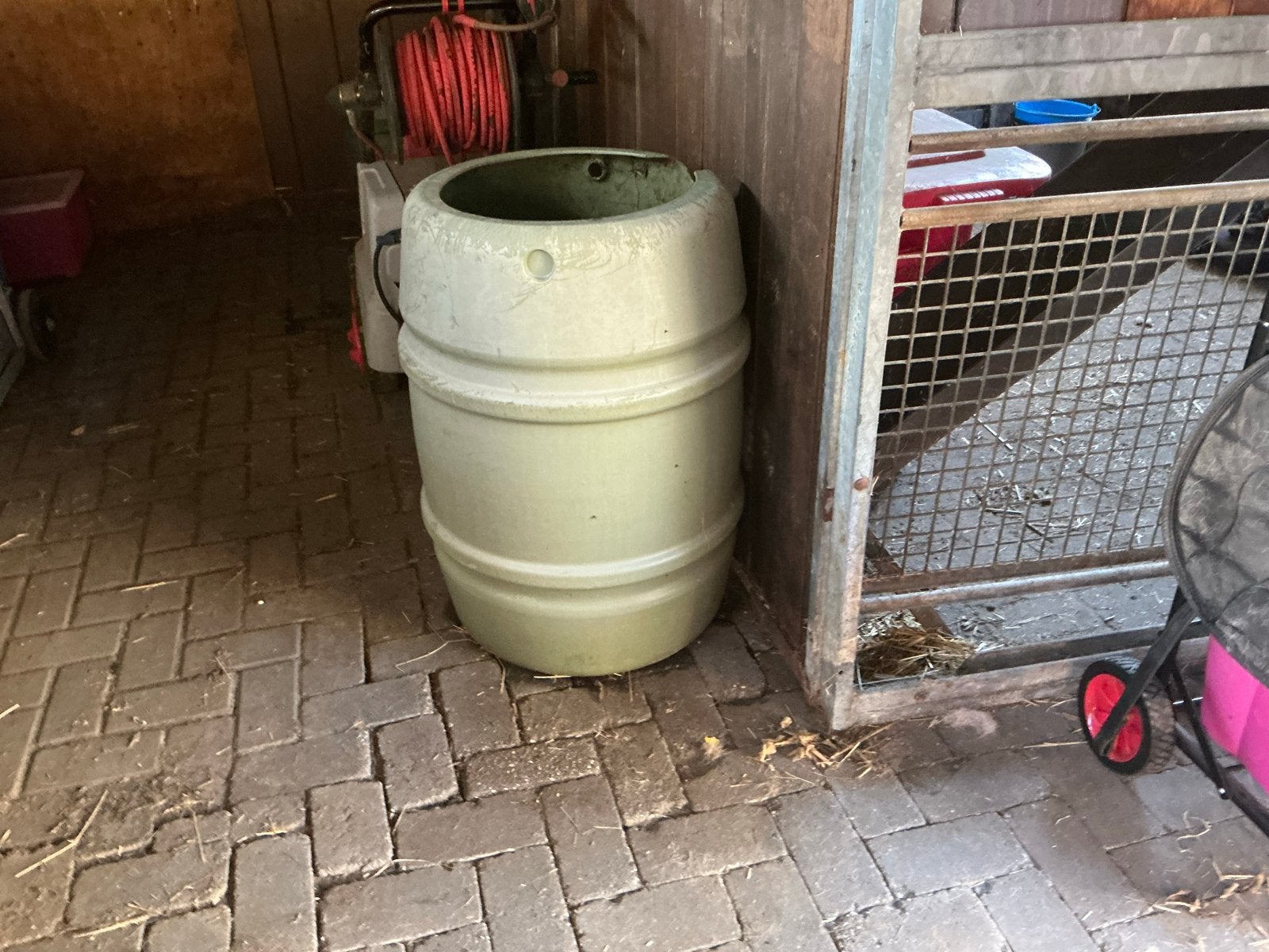 Regenton met uitsparing voor regenpijp, Tuin en Terras, 150 liter of meer, Ophalen of Verzenden, Gebruikt, Kunststof